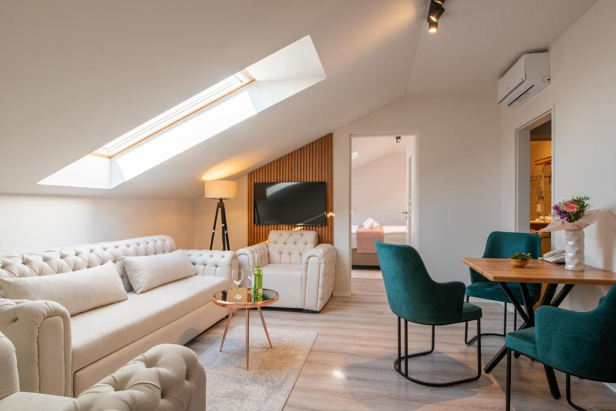 Holdvirag Hotel Sárvár 外观 照片