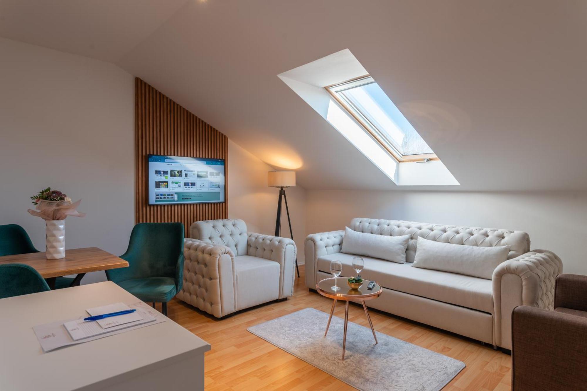 Holdvirag Hotel Sárvár 外观 照片