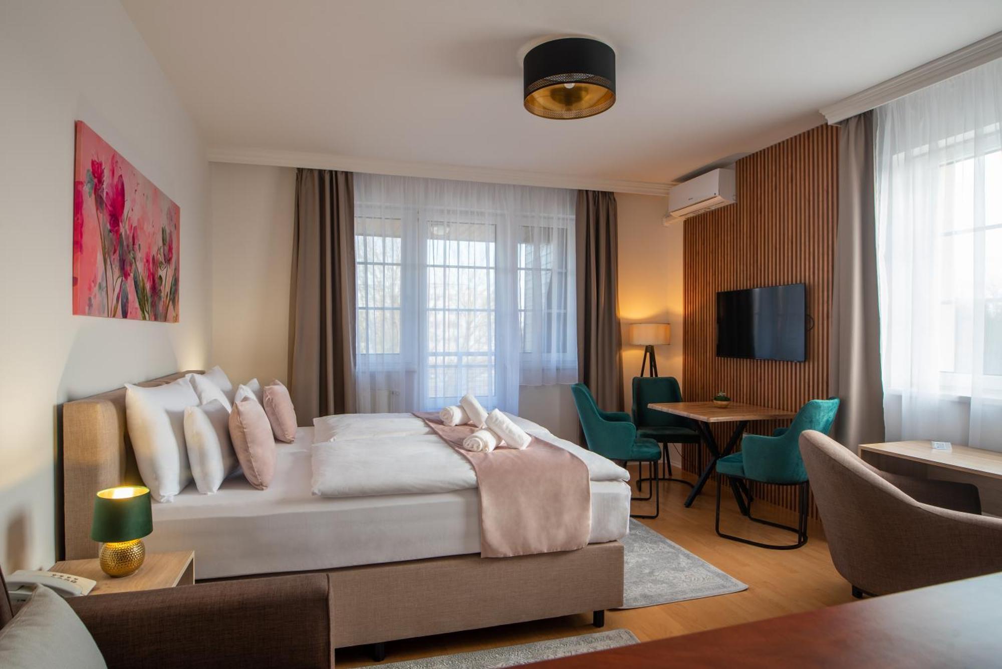 Holdvirag Hotel Sárvár 外观 照片