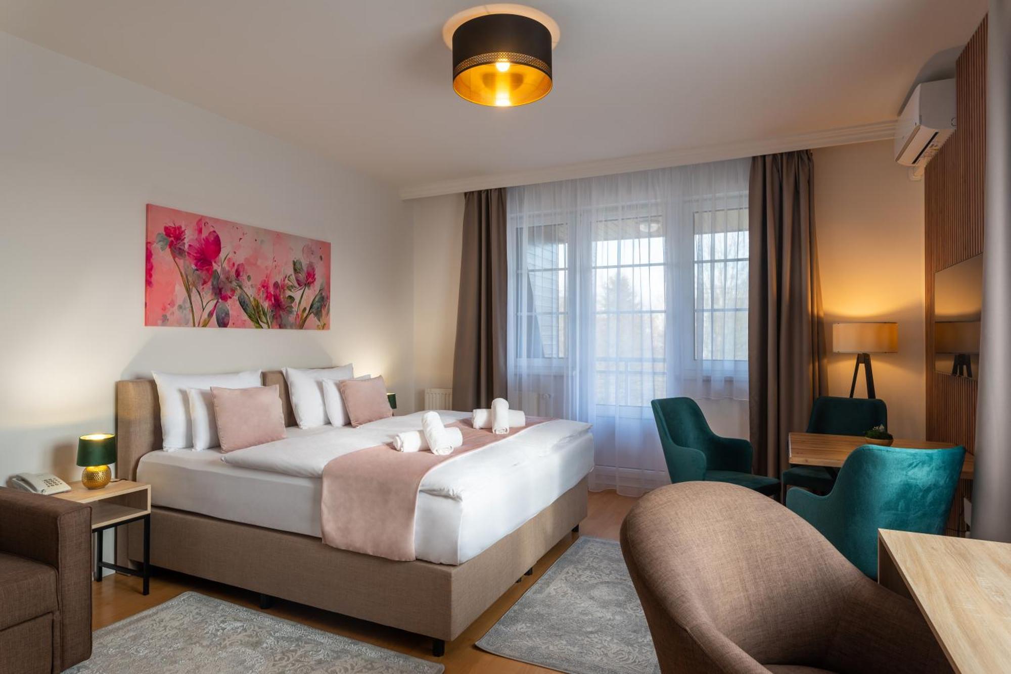 Holdvirag Hotel Sárvár 外观 照片