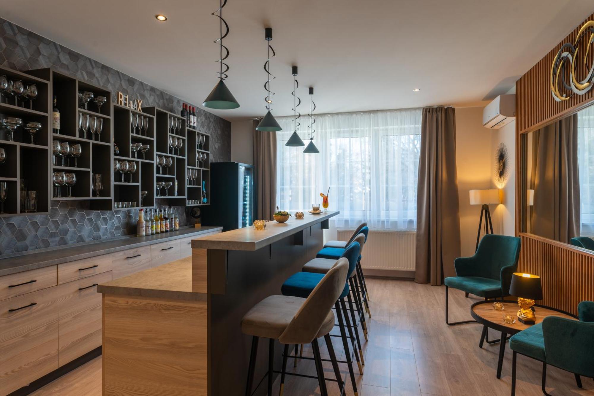 Holdvirag Hotel Sárvár 外观 照片