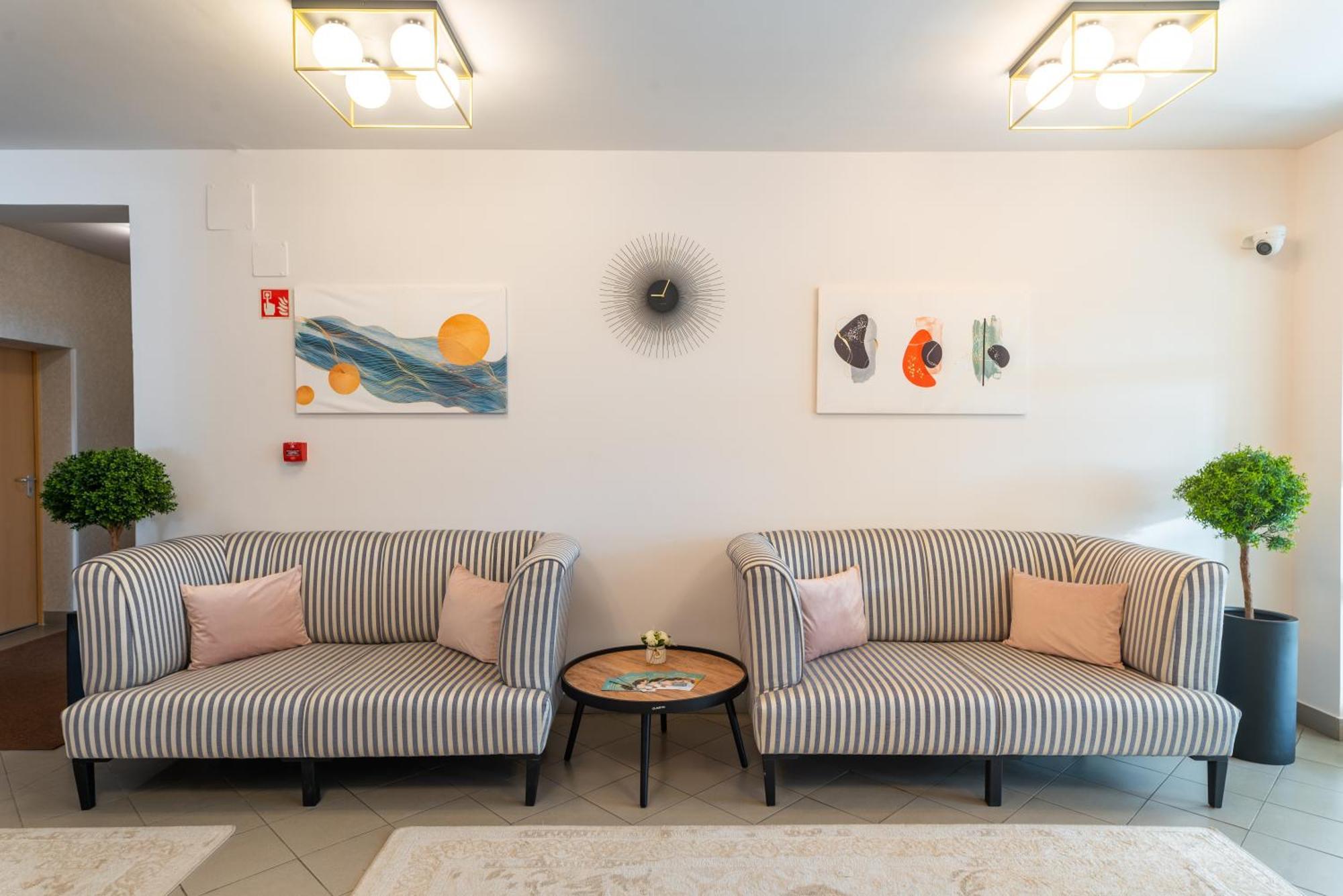 Holdvirag Hotel Sárvár 外观 照片
