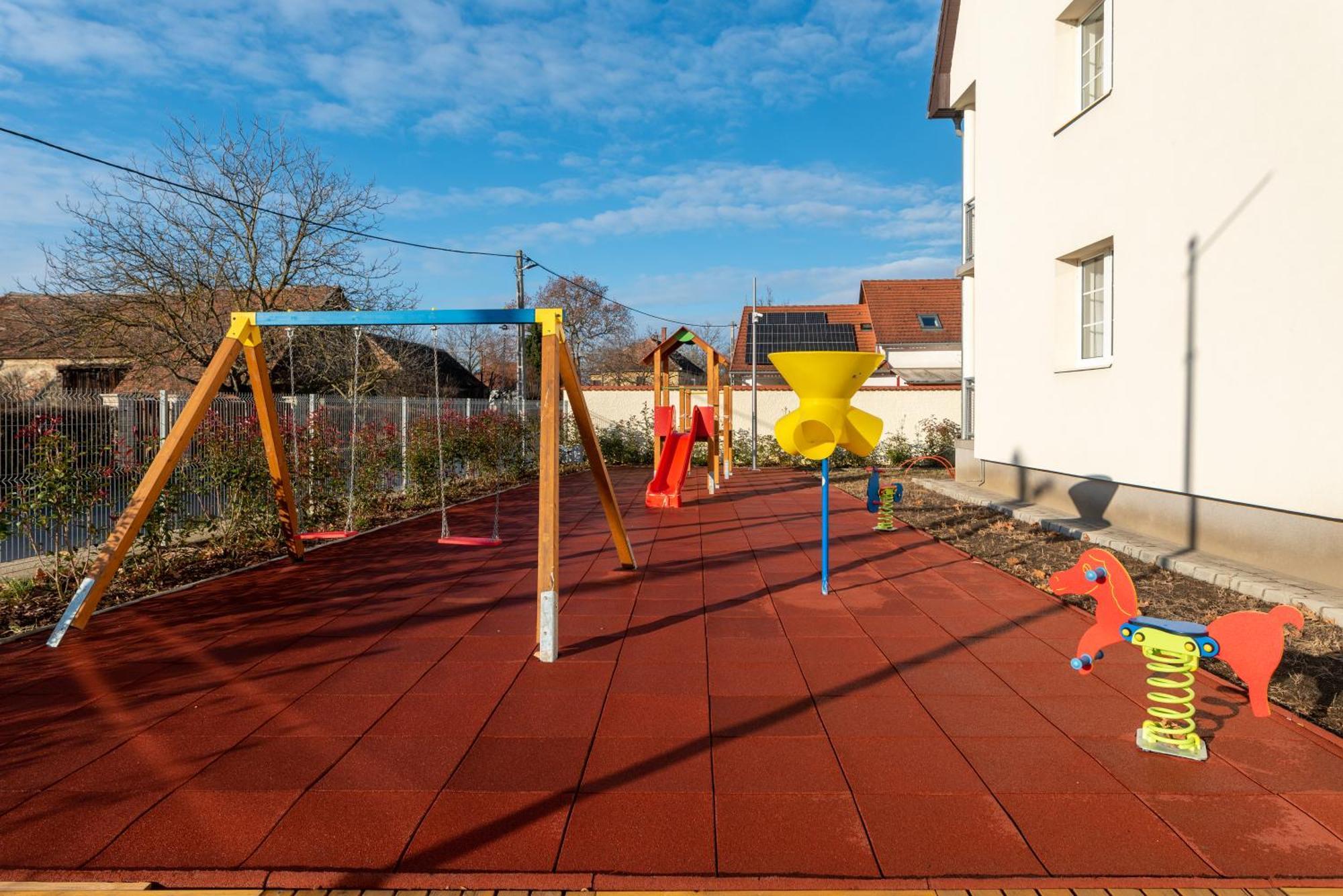Holdvirag Hotel Sárvár 外观 照片