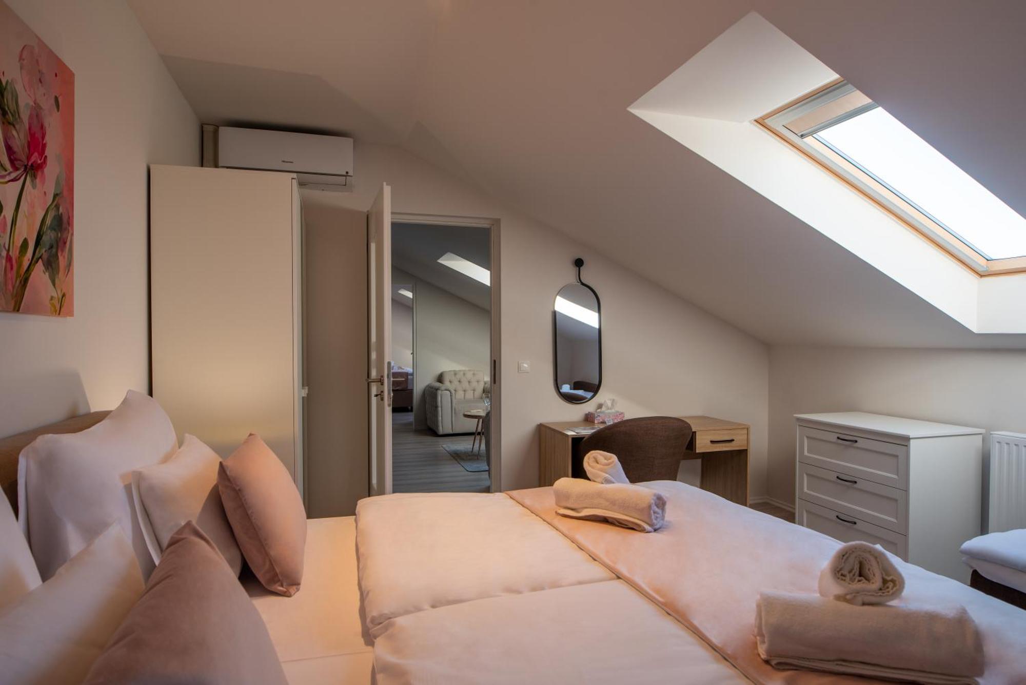 Holdvirag Hotel Sárvár 外观 照片