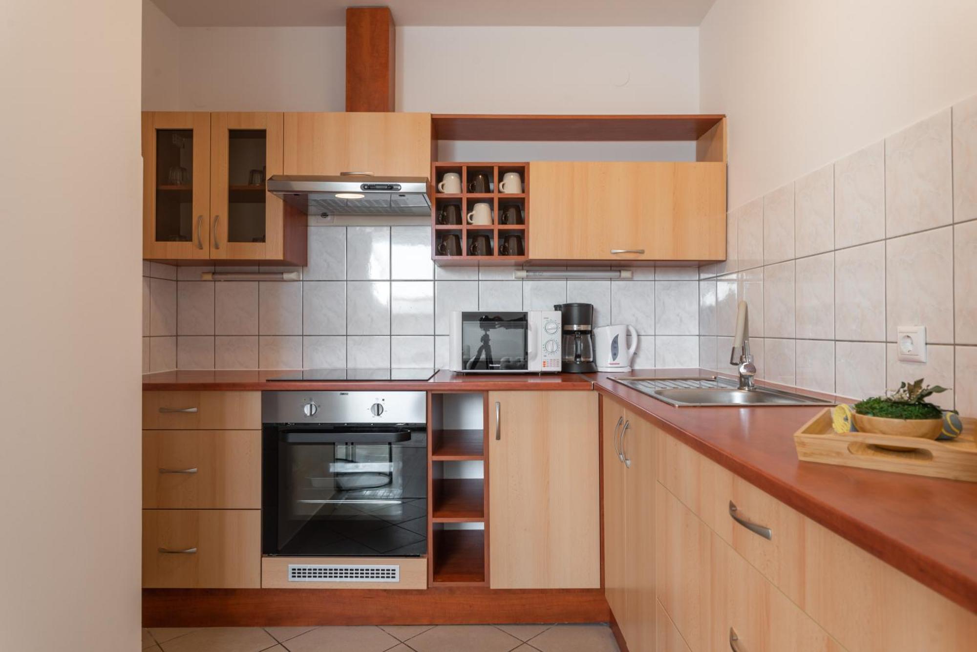 Holdvirag Hotel Sárvár 外观 照片