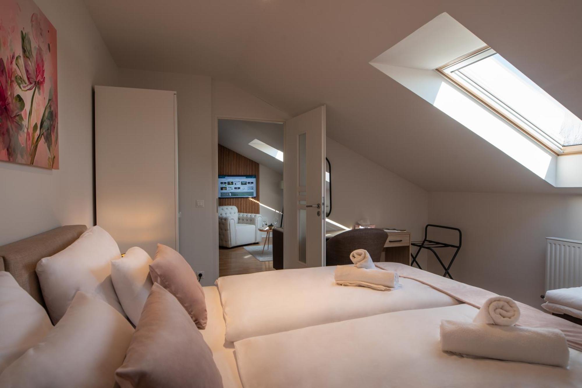 Holdvirag Hotel Sárvár 外观 照片