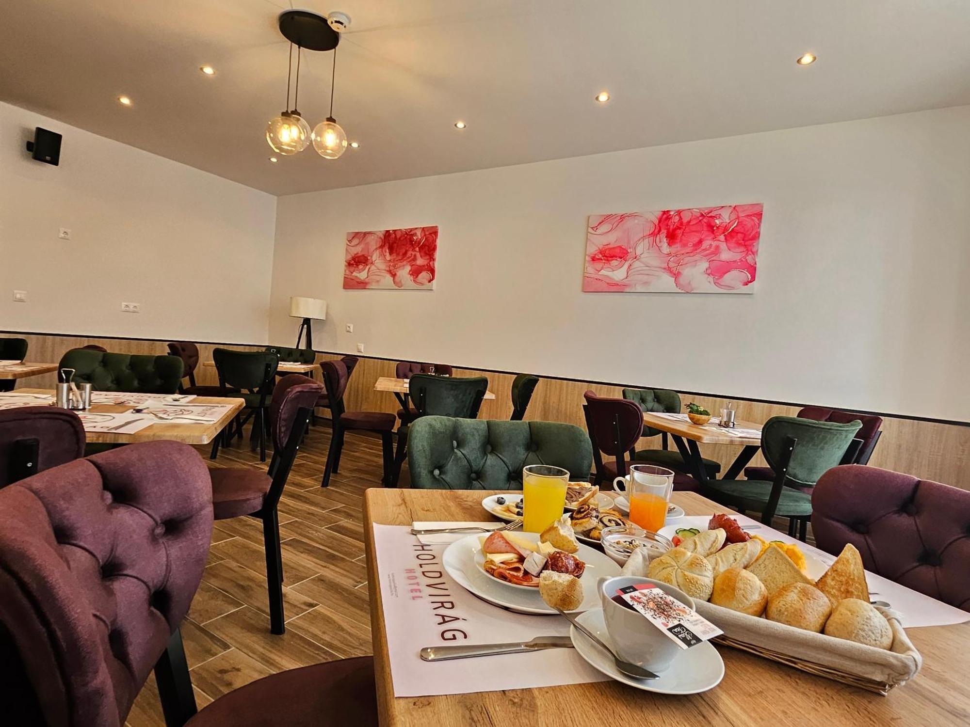 Holdvirag Hotel Sárvár 外观 照片