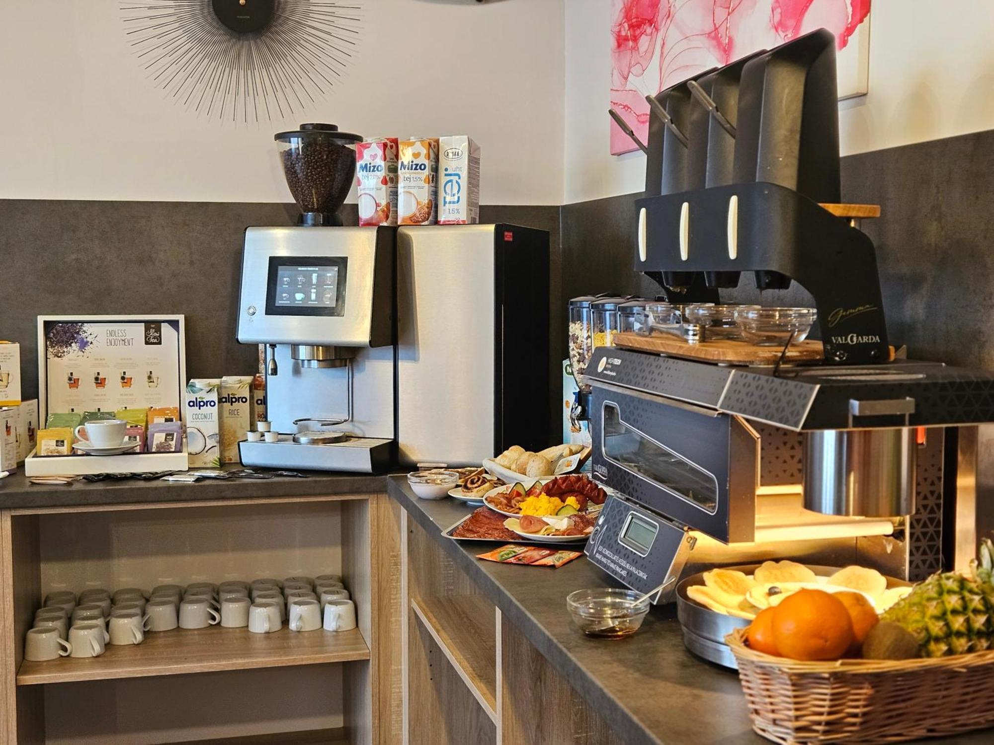 Holdvirag Hotel Sárvár 外观 照片