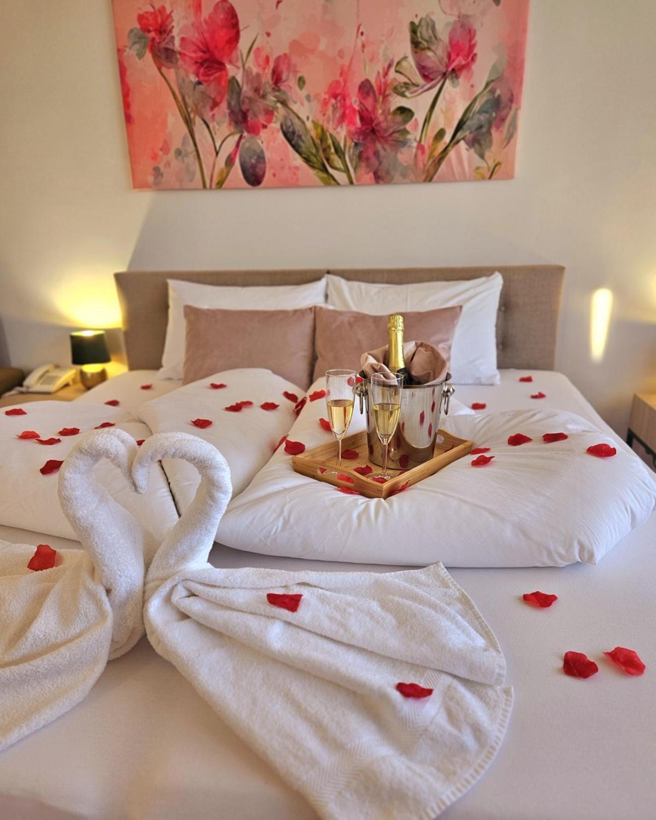 Holdvirag Hotel Sárvár 外观 照片