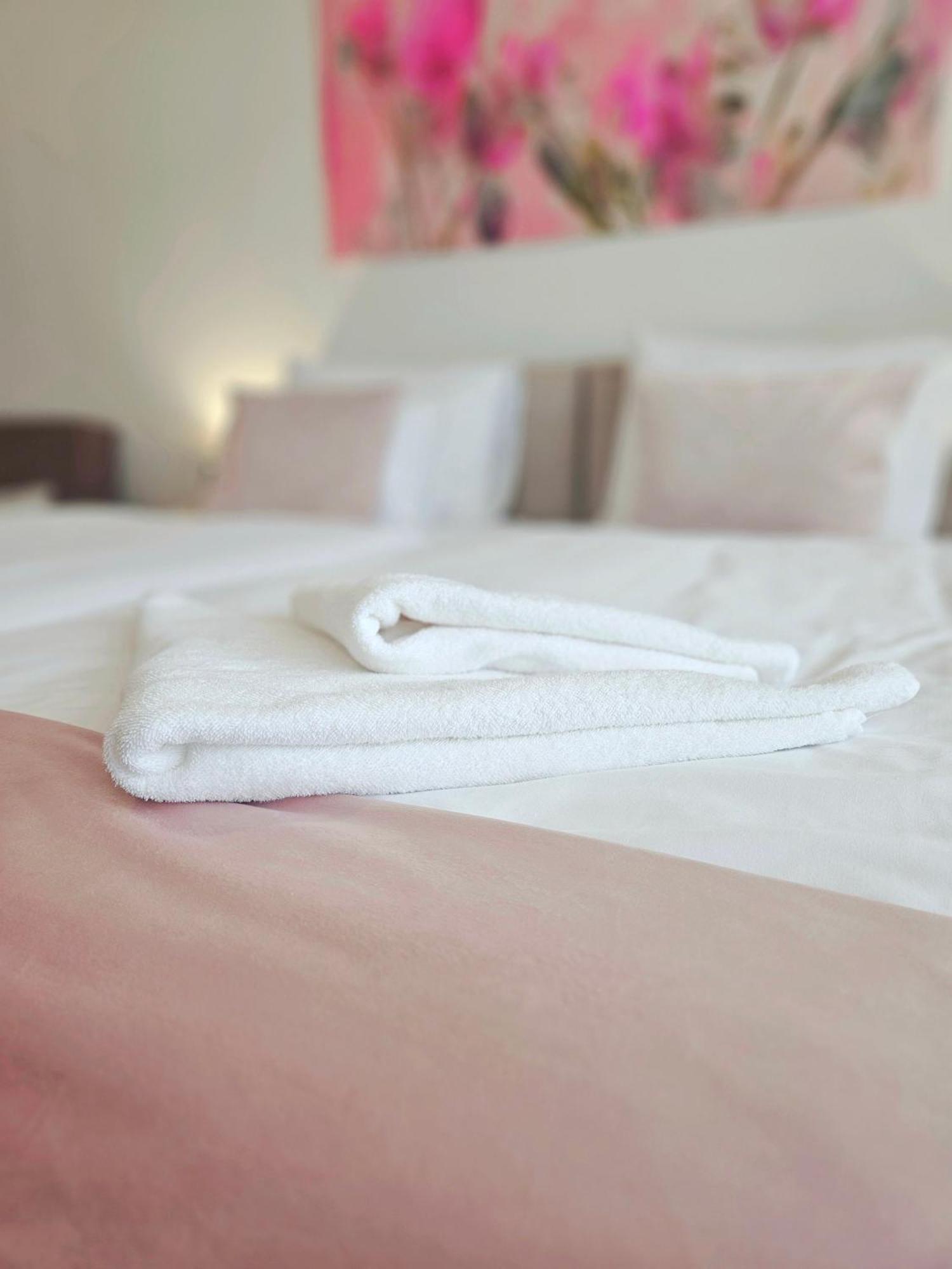 Holdvirag Hotel Sárvár 外观 照片