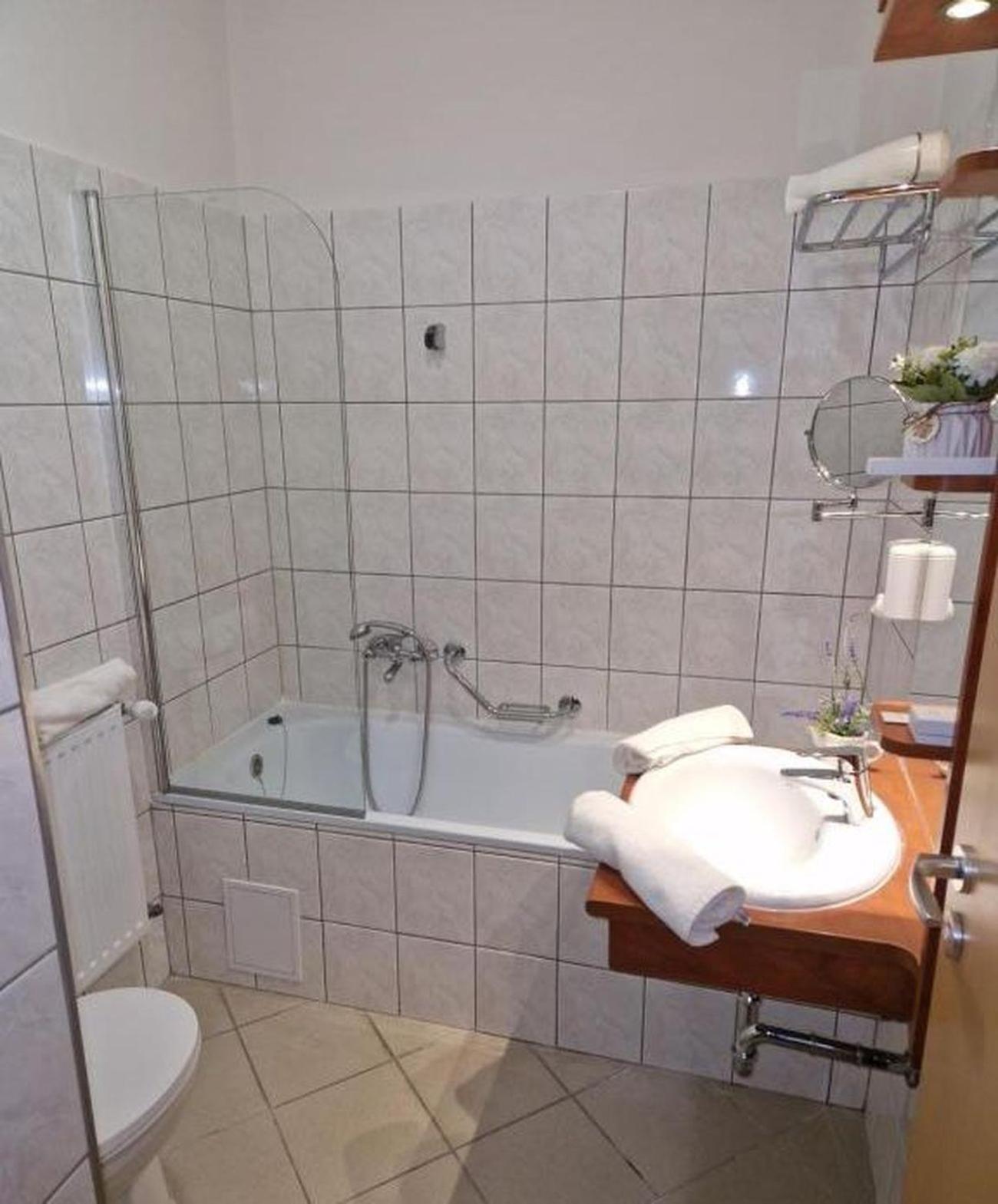Holdvirag Hotel Sárvár 外观 照片