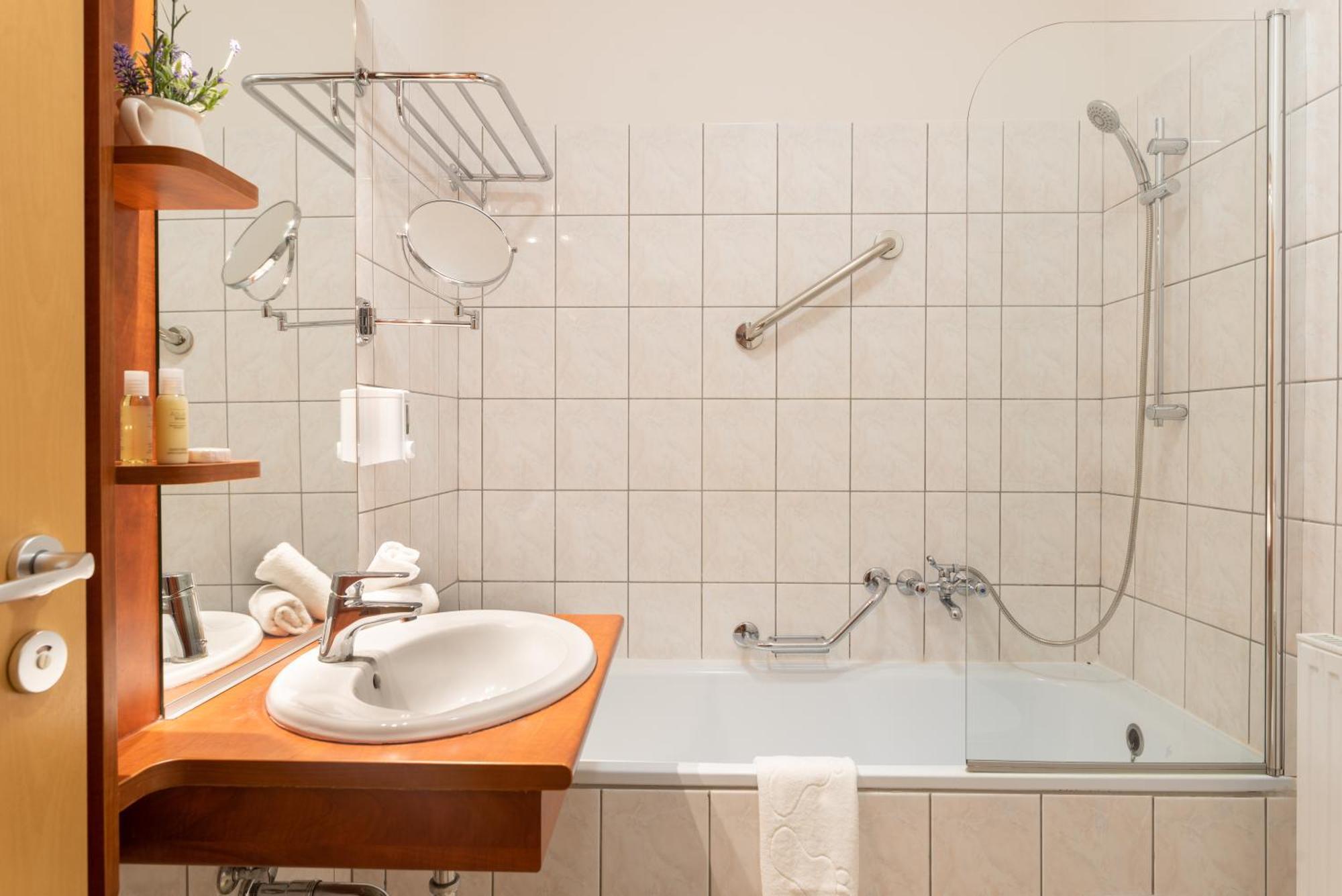 Holdvirag Hotel Sárvár 客房 照片