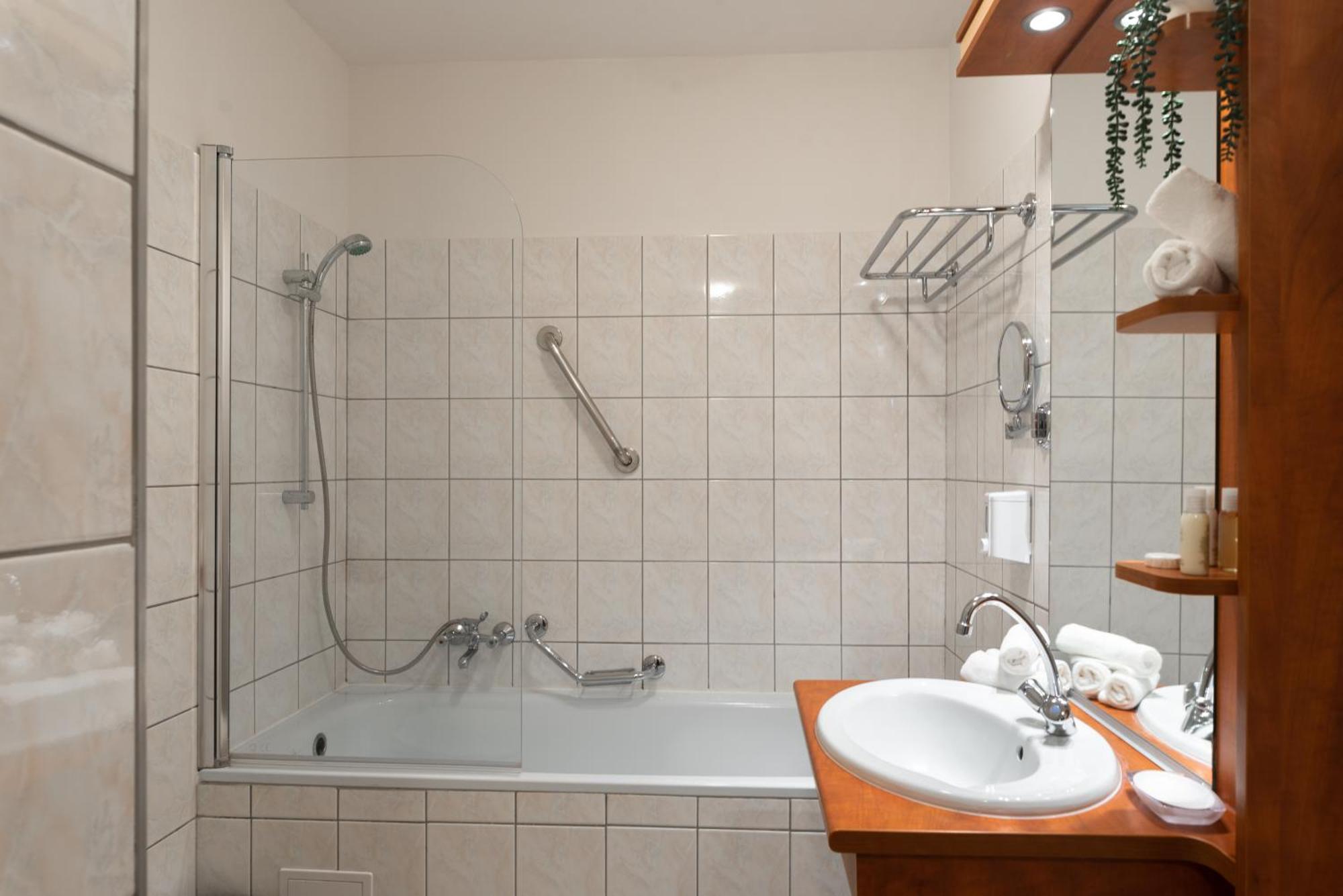 Holdvirag Hotel Sárvár 客房 照片