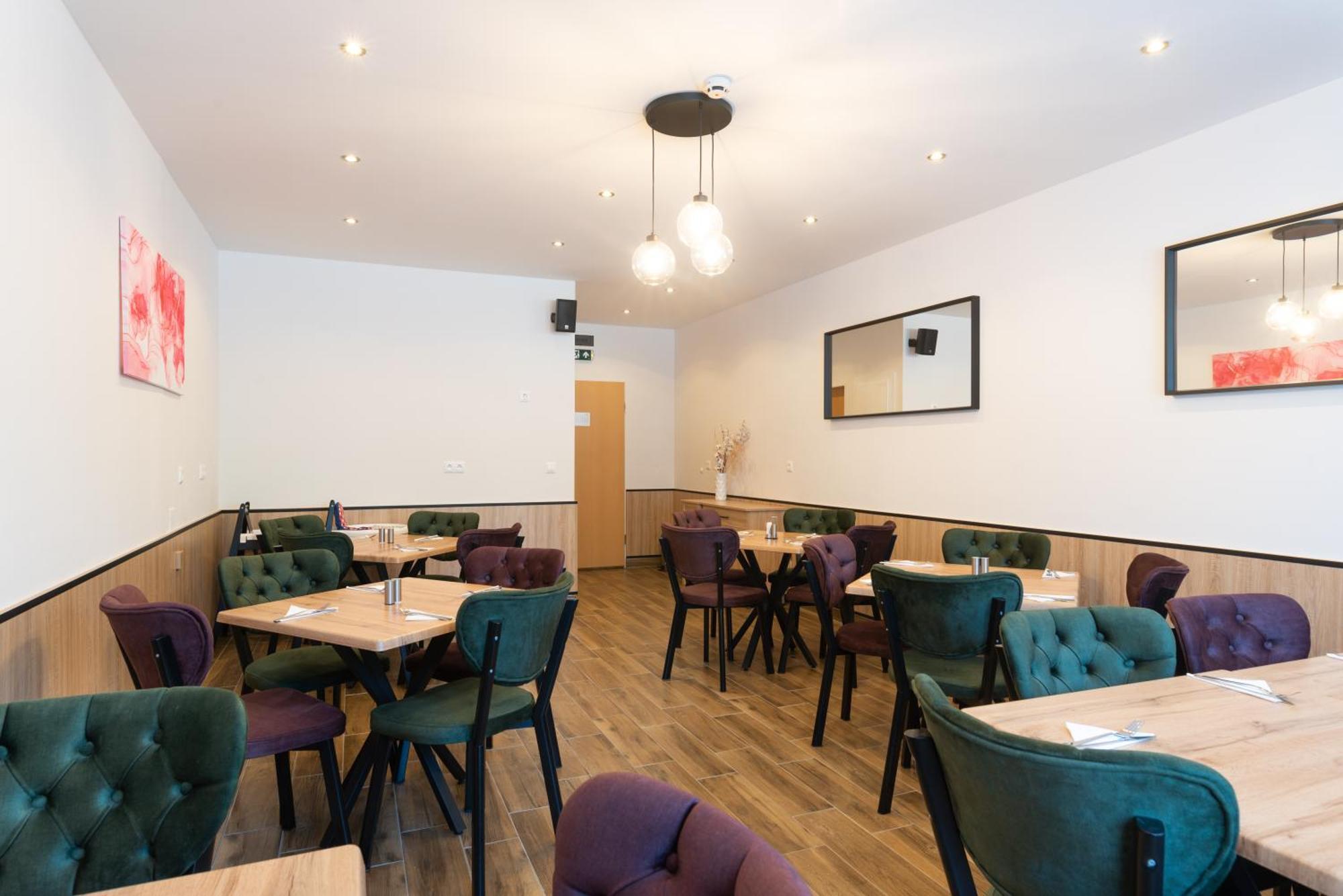 Holdvirag Hotel Sárvár 外观 照片