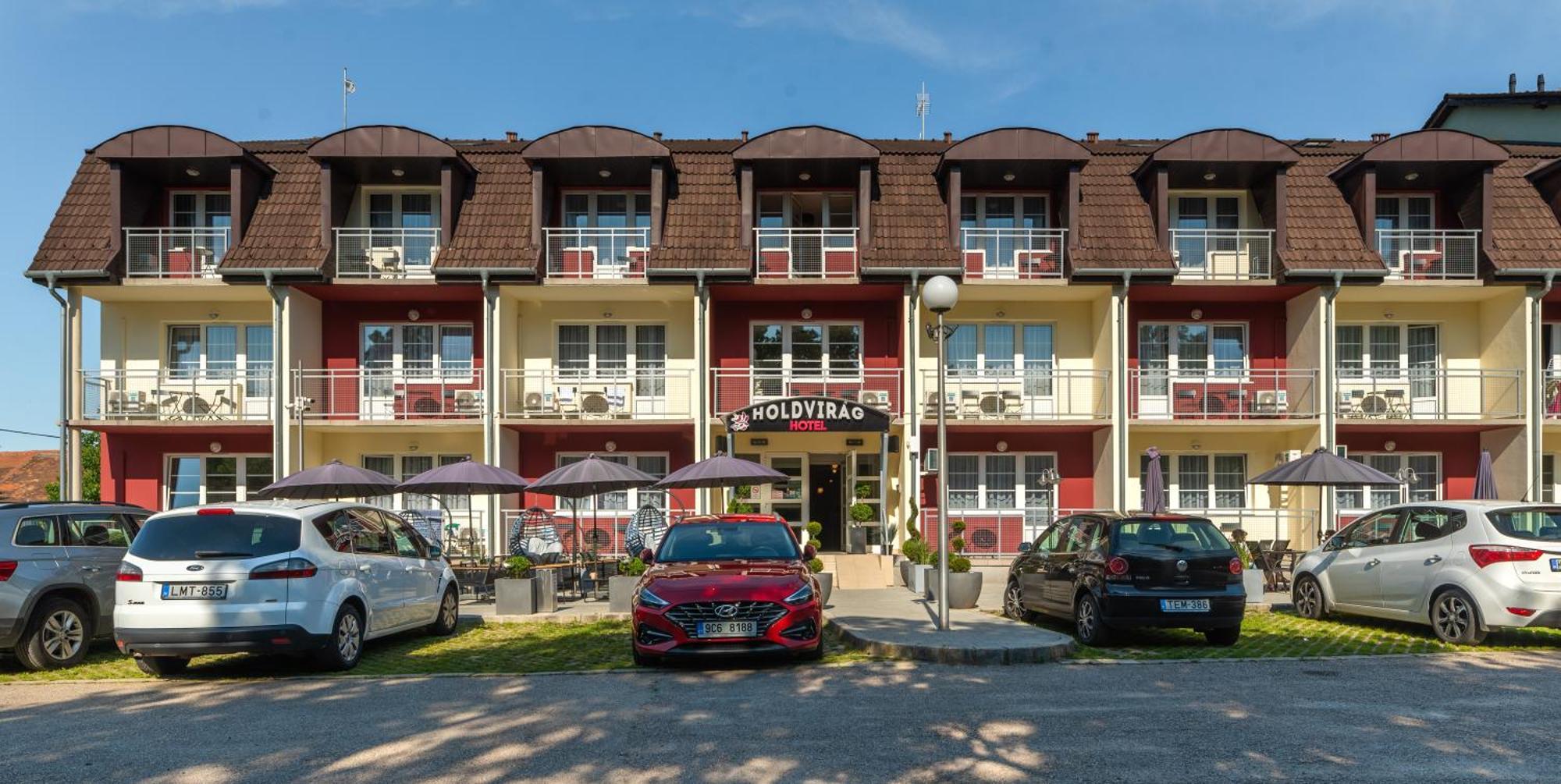 Holdvirag Hotel Sárvár 外观 照片